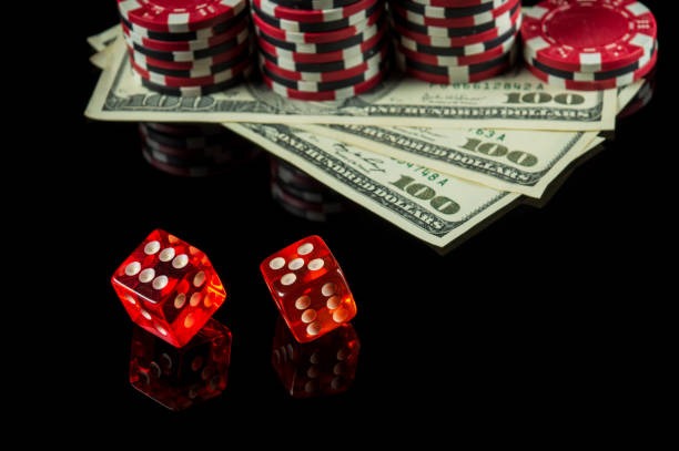 Colok Naga dice game on mods showing three dice rolling and prediction interface